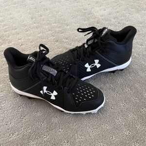 Under Armour Baseball Cleats - youth 5 - BRAND NEW